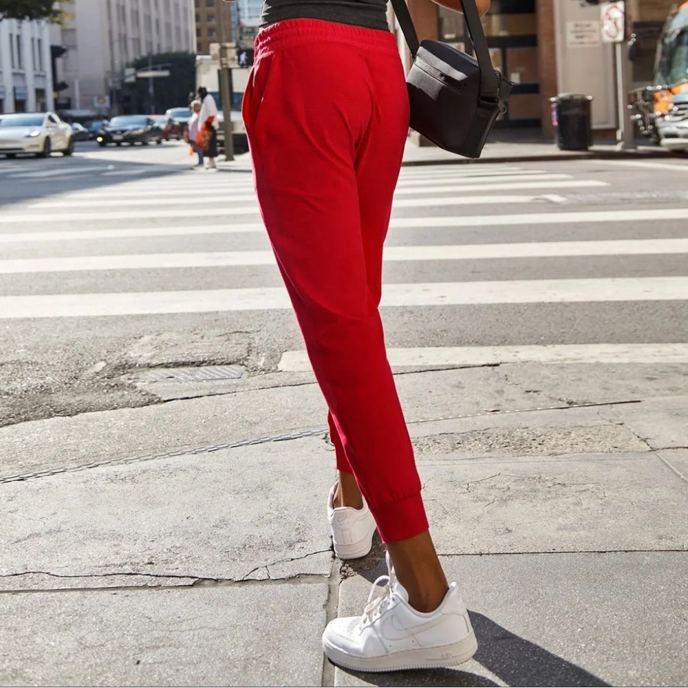BEYOND YOGA Weekend Casual Red Fleece Joggers Sweatpants